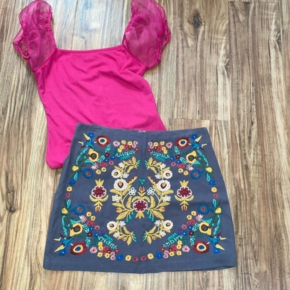 Altar’d State women’s skirt Large mini embroidered linen blend grey flower bird - Picture 2 of 7